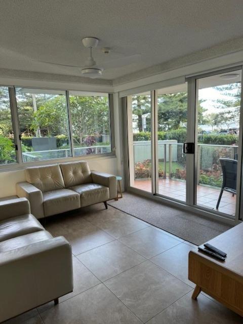 Pacific Regis Beachfront Holiday Apartments Gold Coast Exterior foto